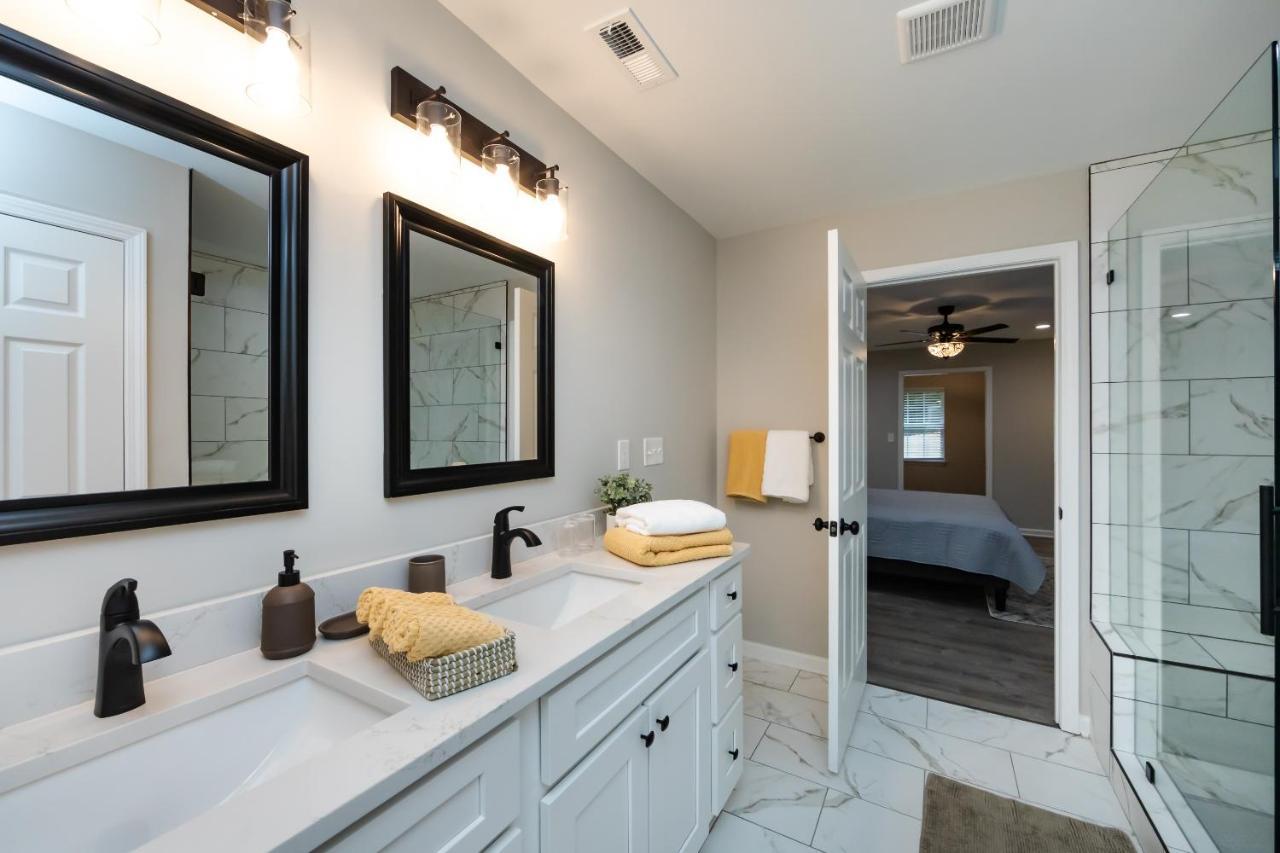 Brandnew Spacious 4 Bedroom House Minutes To Uptown 샬럿 외부 사진