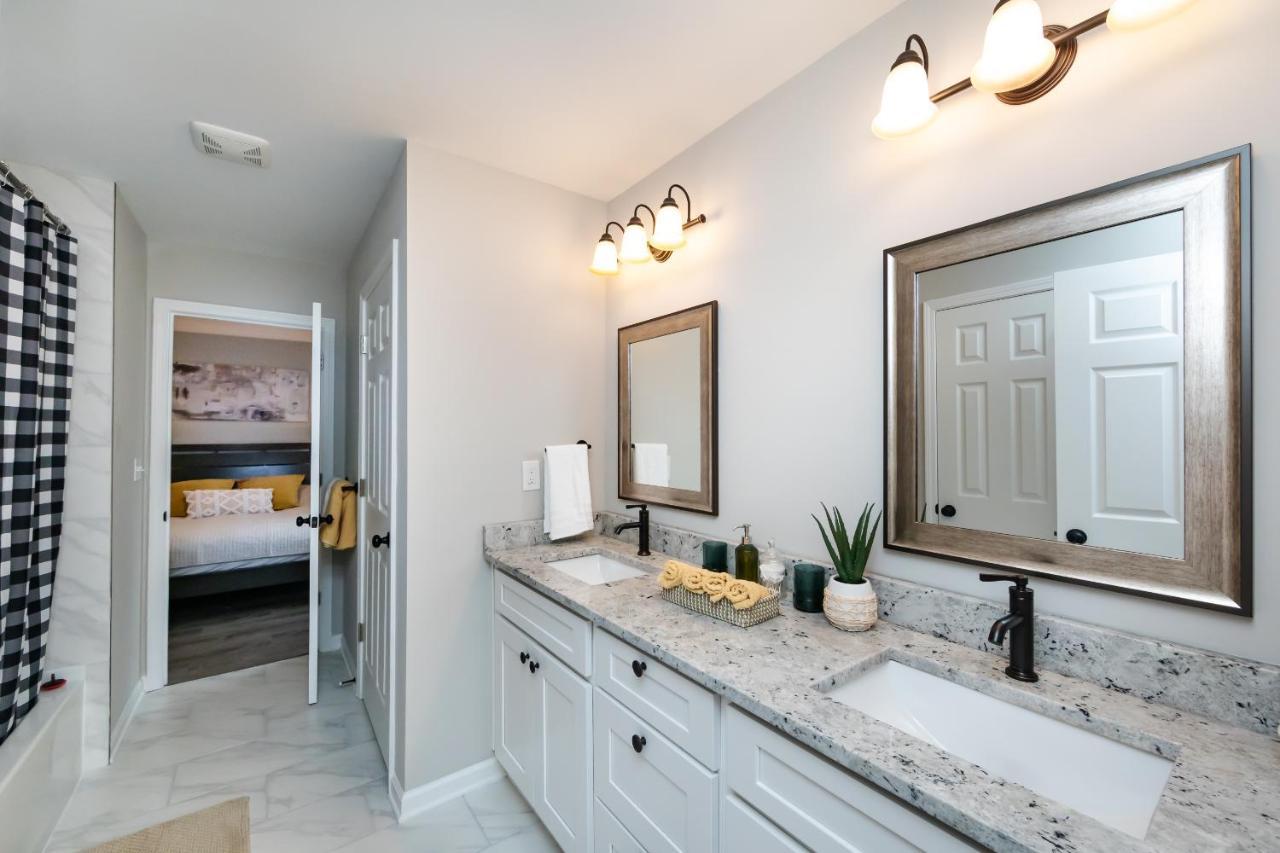 Brandnew Spacious 4 Bedroom House Minutes To Uptown 샬럿 외부 사진