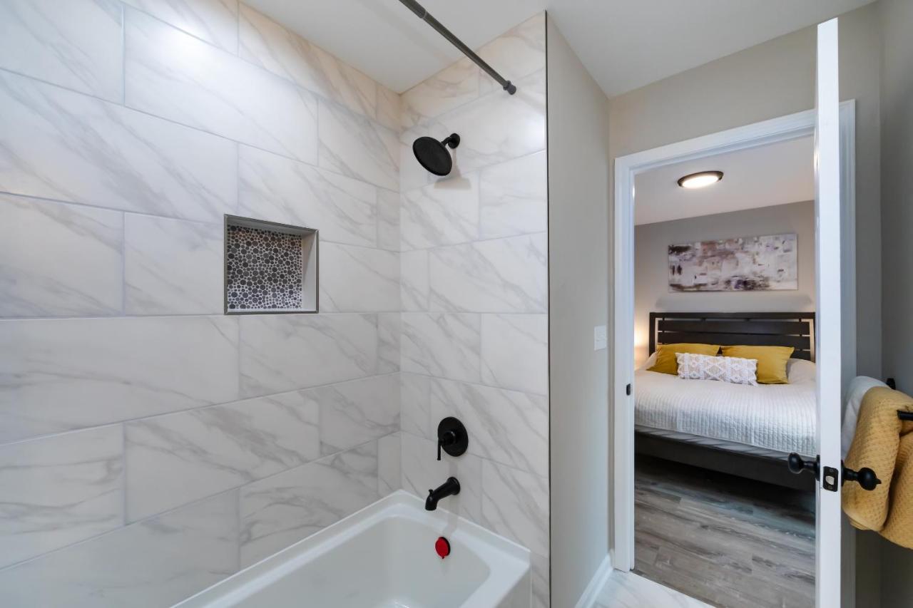 Brandnew Spacious 4 Bedroom House Minutes To Uptown 샬럿 외부 사진