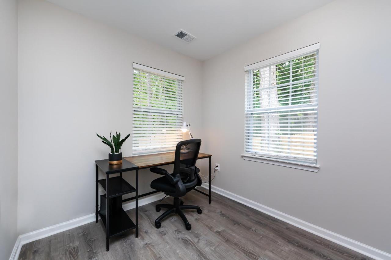 Brandnew Spacious 4 Bedroom House Minutes To Uptown 샬럿 외부 사진